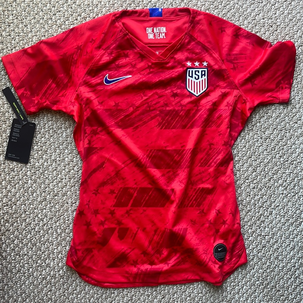 Nike NWT Women’s USA Team Soccer jersey